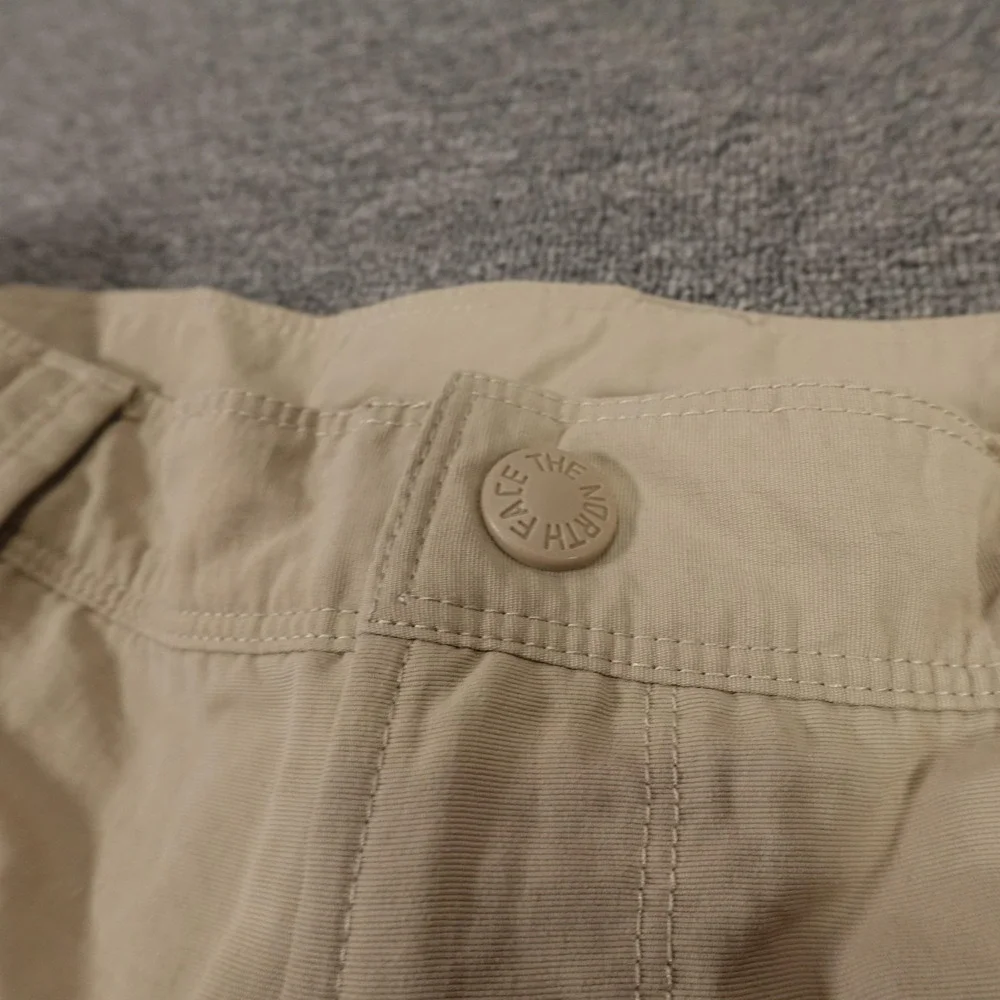 The North Face Shorts Mens 38 Beige Nylon Cargo Hiking Outdoor 10 Inseam Travel
